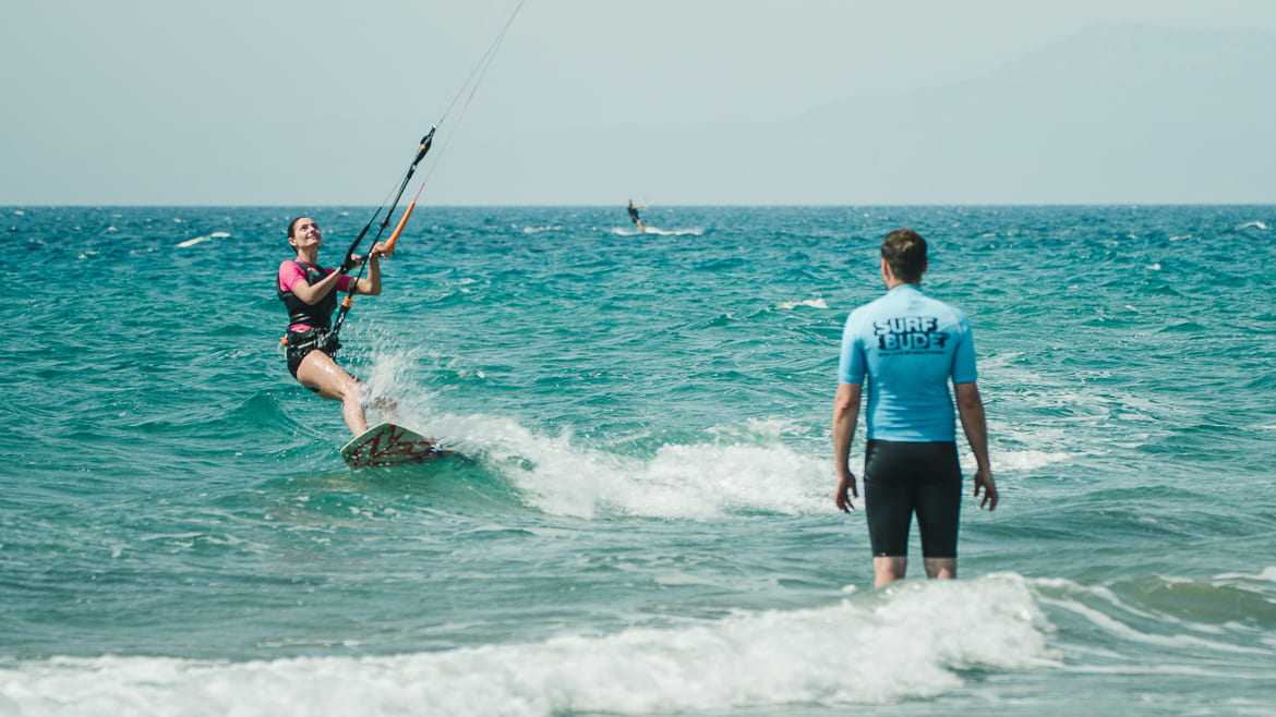 Kitesurfen lernen: Top Bedingungen auf Rhodos Fanes