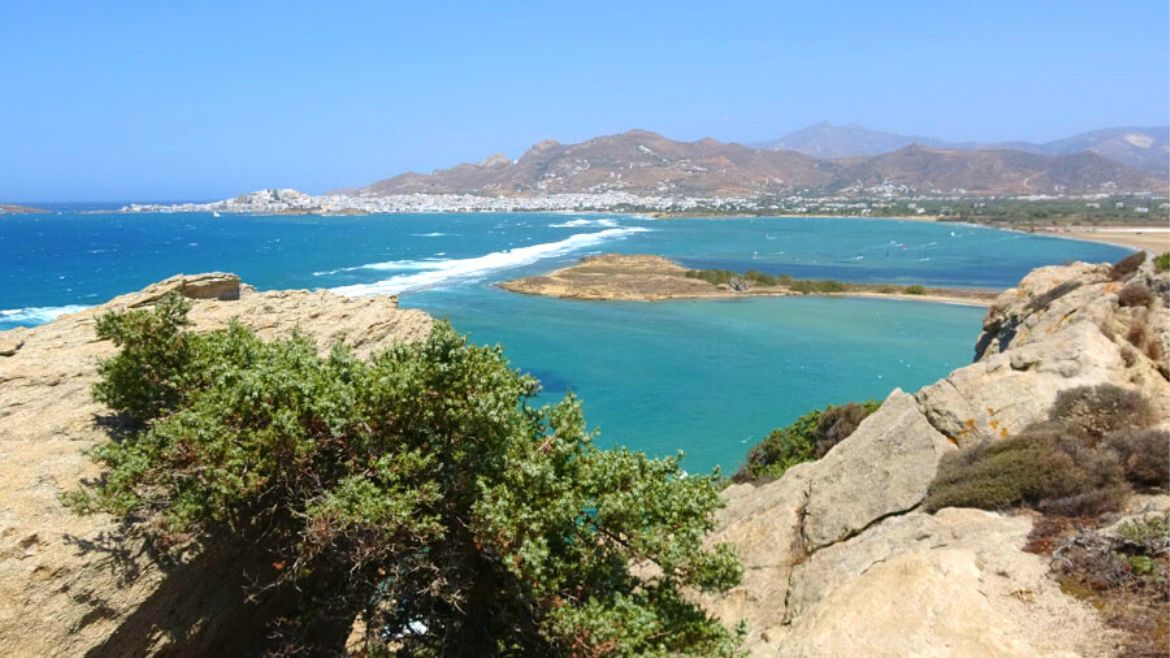 Naxos: Die Lagune ist umgeben von einer wunderbaren Hügellandschaft
