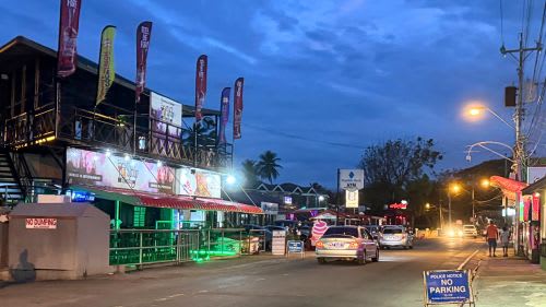 Tobago: Nur wenige Gehminuten bis zum Zentrum Tobago: Nur wenige Gehminuten bis zum Zentrum