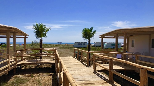 Ulcinj: Blick auf die Strand Bungalows Ulcinj: Blick auf die Strand Bungalows