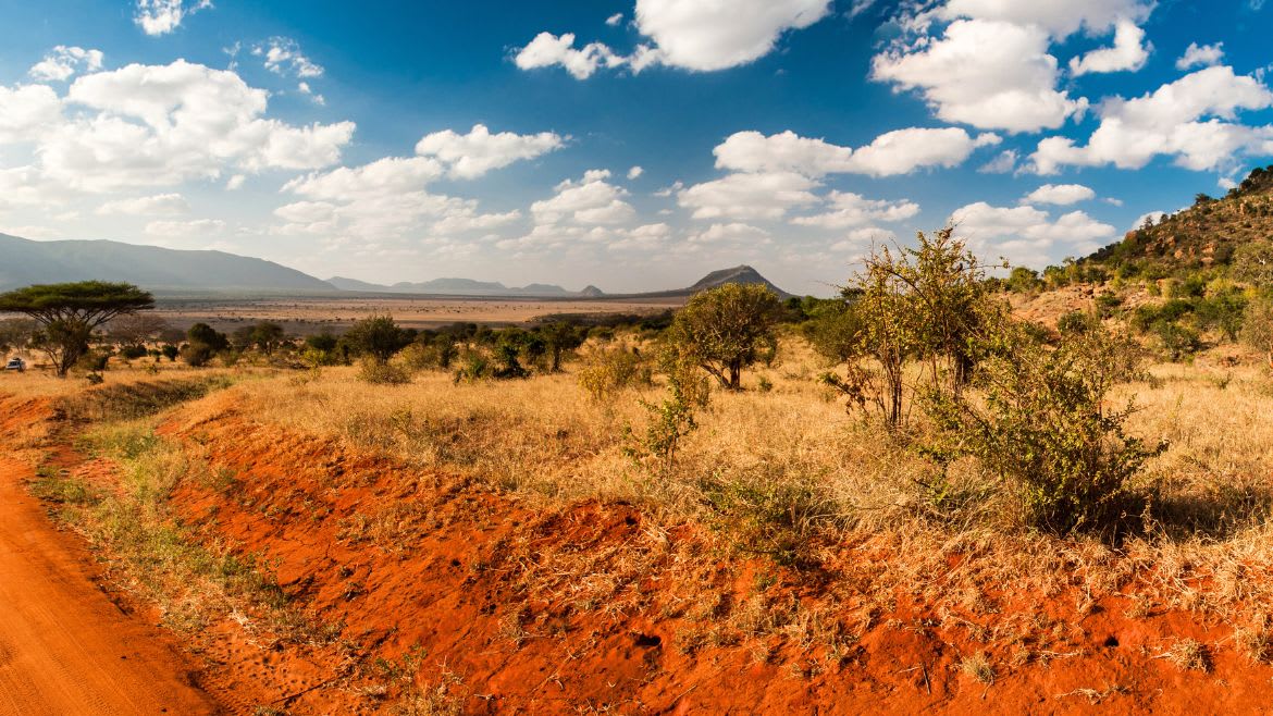 Kenia: Atemberaubende Landschaft im Tsavo Ost Nationalpark Kenia: Atemberaubende Landschaft im Tsavo Ost Nationalpark