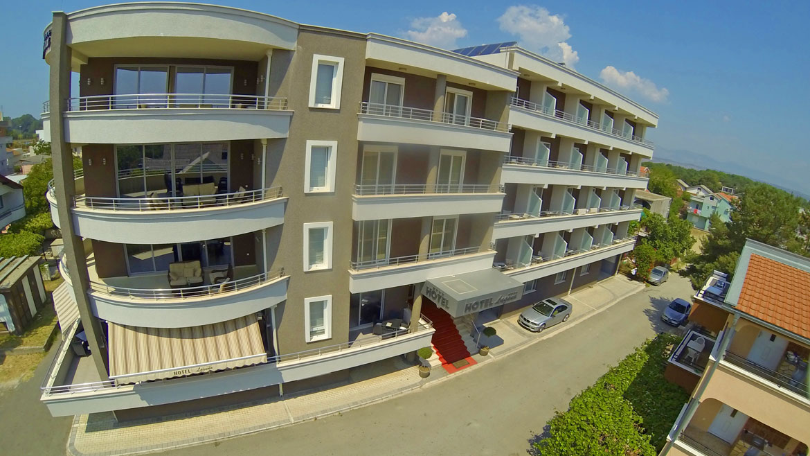 Ulcinj: Außenansicht vom Komforthotel Ulcinj: Außenansicht vom Komforthotel