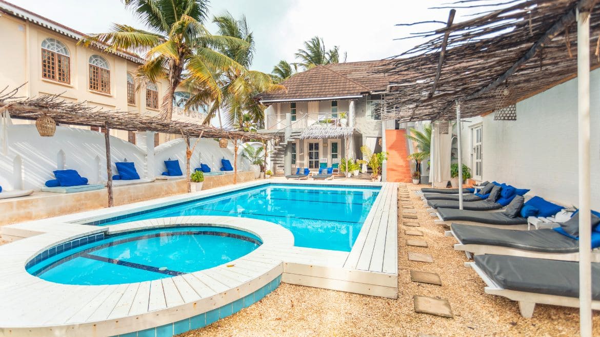 Sansibar: Die Poolanlage des Surfhotels Sansibar: Die Poolanlage des Surfhotels