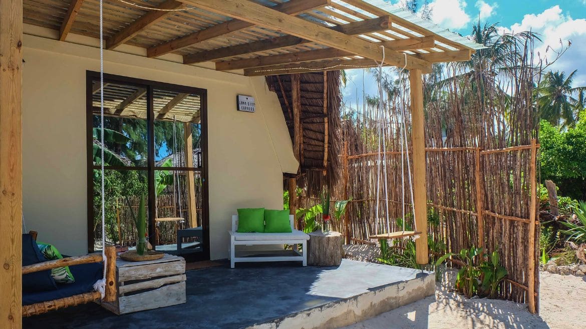 Sansibar: Außenbereich des Cottage mit Gartenblick Sansibar: Außenbereich des Cottage mit Gartenblick