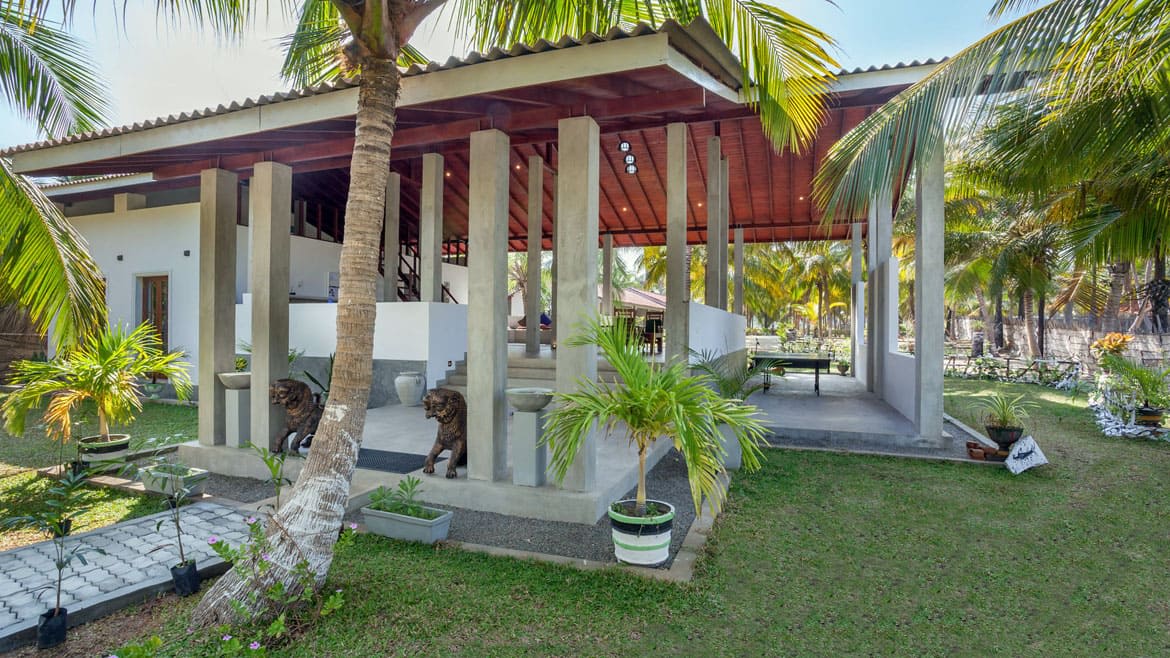 Kalpitiya: Außenbereich der Palmen Bungalows Kalpitiya: Außenbereich der Palmen Bungalows