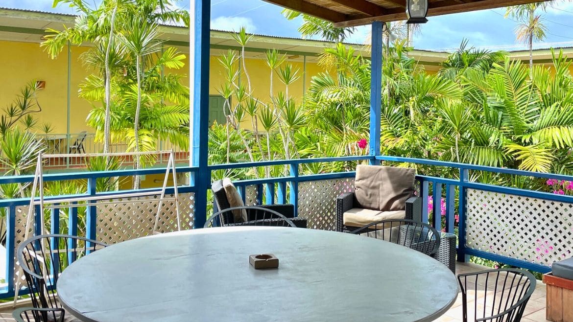 Tobago: Außenbereich Appartements II der Surf Studios