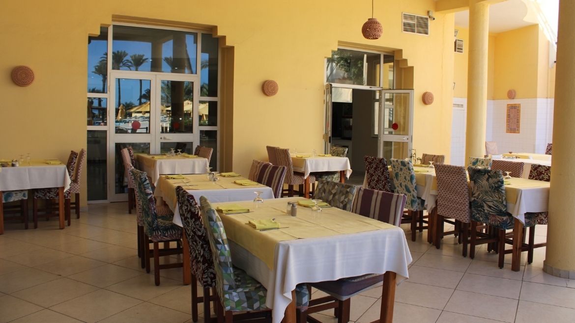 Zarzis: Außenbereich Restaurant