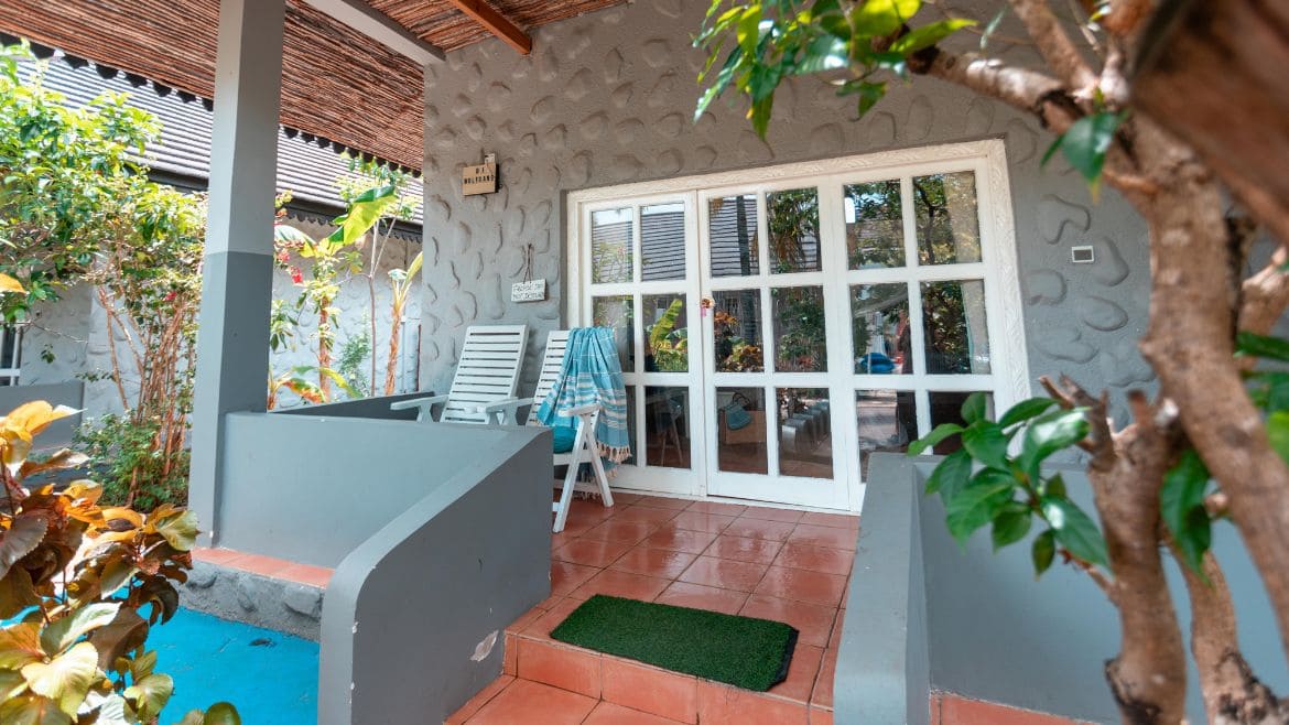 Sansibar: Außenbereich des Zimmers mit Gartenblick Sansibar: Außenbereich des Zimmers mit Gartenblick