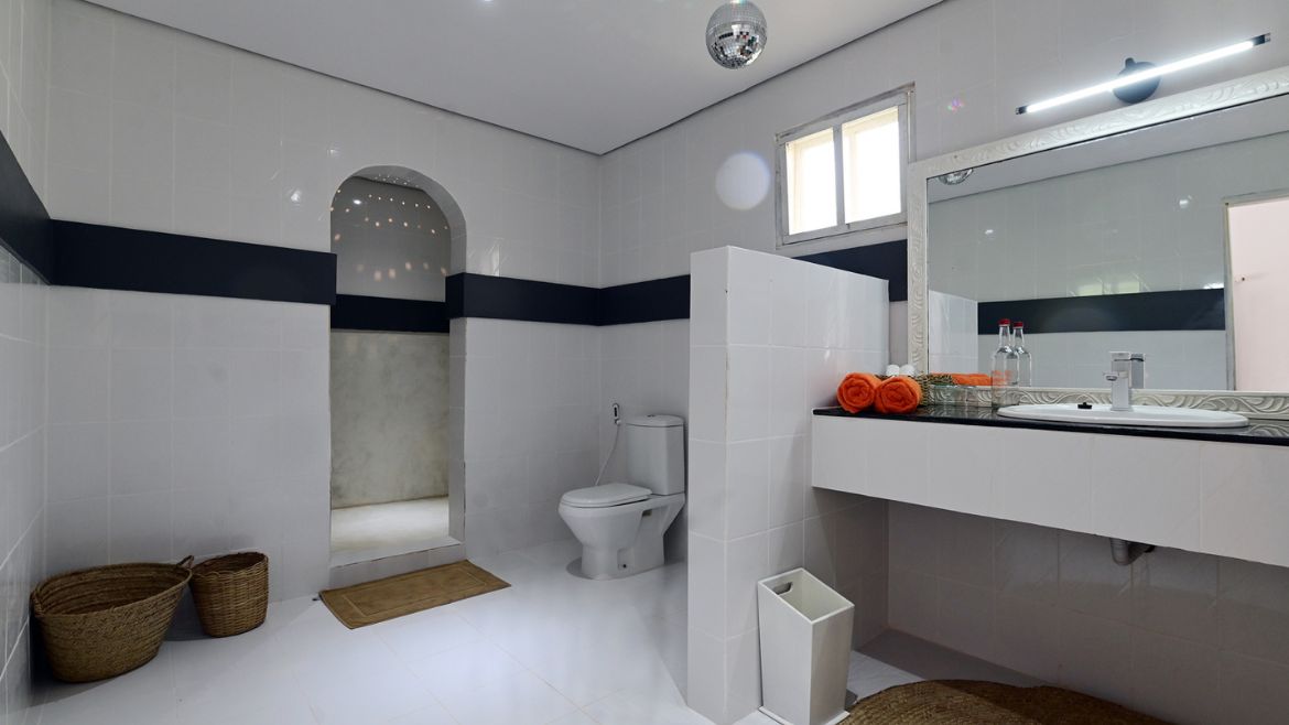 Sansibar: Badezimmer der Zimmer mit Meerblick Sansibar: Badezimmer der Zimmer mit Meerblick