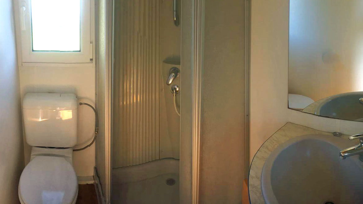 Ulcinj: Badezimmer der Strand Bungalows Ulcinj: Badezimmer der Strand Bungalows