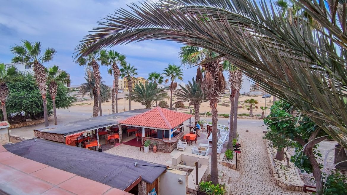 Boa Vista: Bar und Restaurantbereich des Surfhotels II