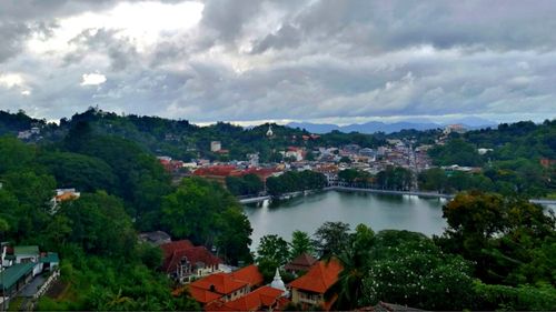 Sri Lanka: Besuch der Stadt Kandy