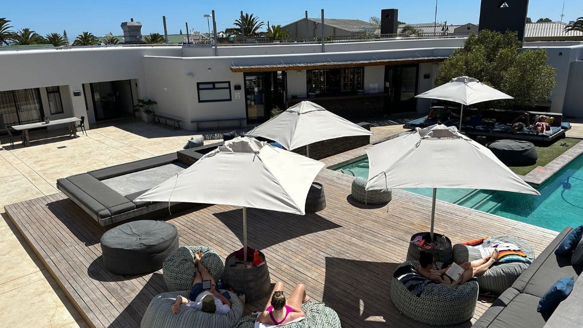 Langebaan: Blick auf den Außenbereich des Kitehotels