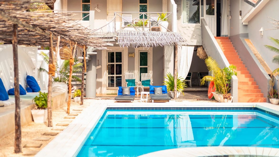 Sansibar: Pool im Surfhotel Sansibar: Pool im Surfhotel