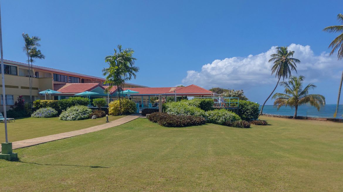 Tobago: Das Komforthotel verfügt über eine schöne und große Außenanlage Tobago: Das Komforthotel verfügt über eine schöne und große Außenanlage