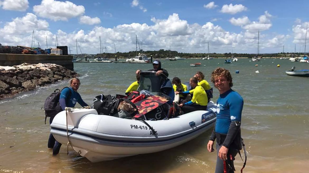Algarve: Bootstransfer beim Kite Camp