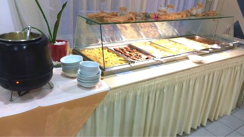 Rhodos Theologos: Buffet im Surfhotel