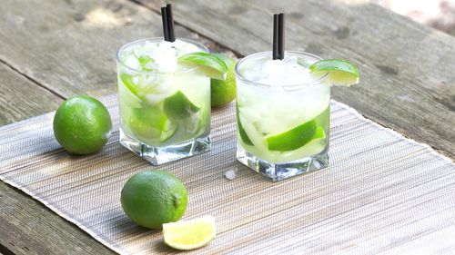 Brasilien: Caipirinha, beliebtes Getränk in Brasilien Brasilien: Caipirinha, beliebtes Getränk in Brasilien