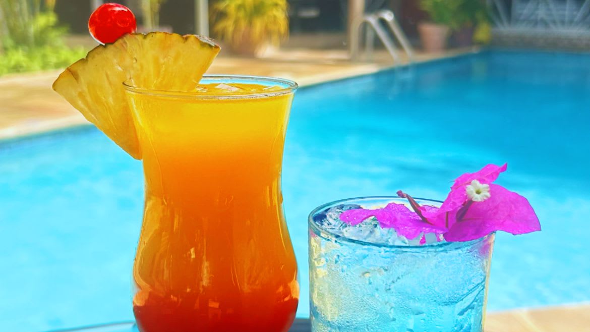 Tobago: Cocktails am Pool genießen Tobago: Cocktails am Pool genießen