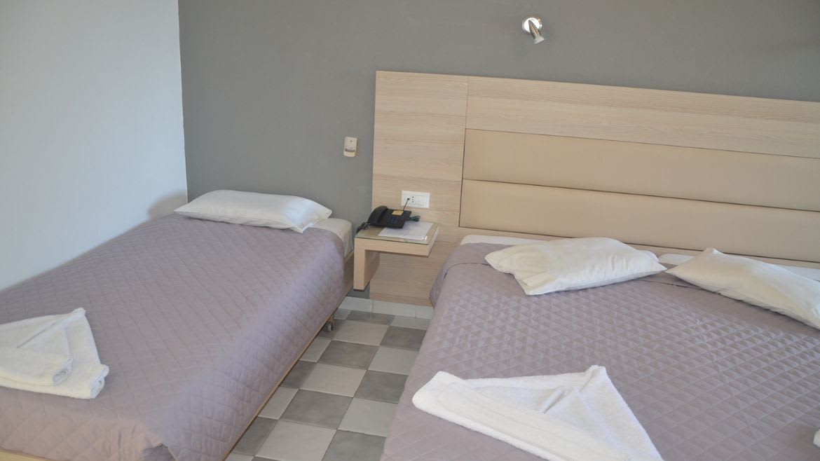 Rhodos Theologos: Zimmer mit Doppelbett und ein Einzelbett Rhodos Theologos: Zimmer mit Doppelbett und ein Einzelbett
