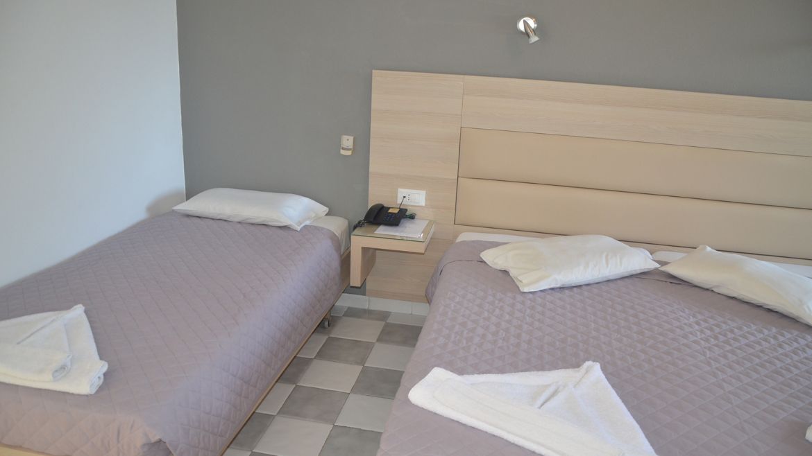 Rhodos Theologos: Zimmer mit Doppelbett und ein Einzelbett Rhodos Theologos: Zimmer mit Doppelbett und ein Einzelbett