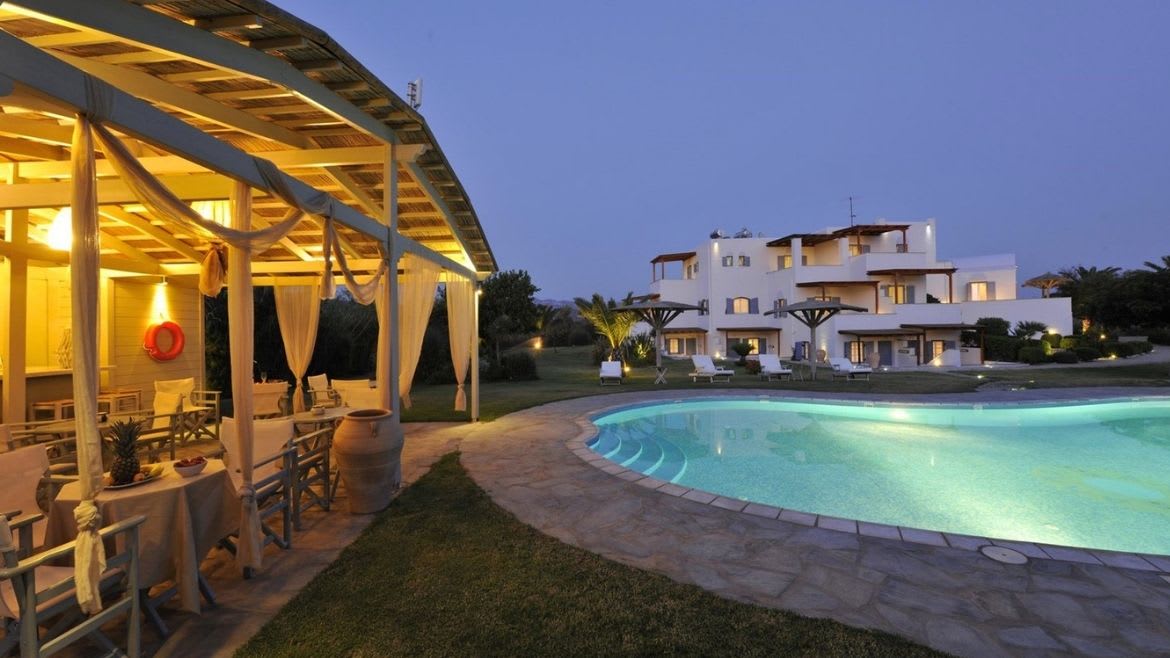 Naxos: Die Surfer Appartements am Abend