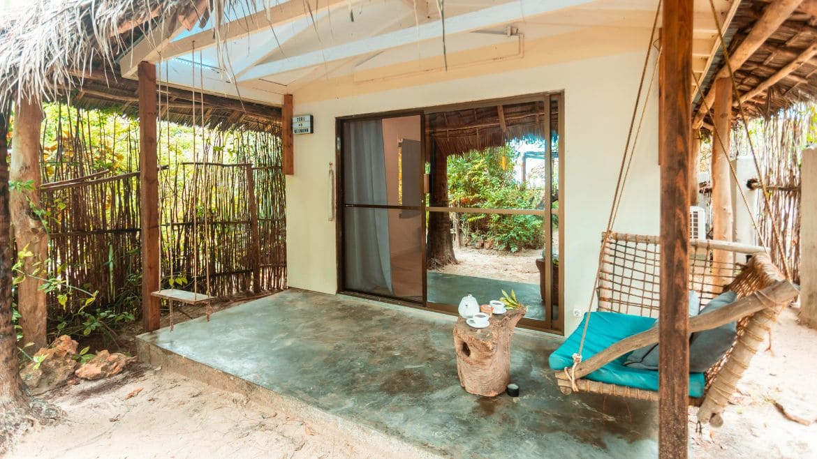 Den Tag auf der Terrasse der Strand Bungalows ausklingen lassen Den Tag auf der Terrasse der Strand Bungalows ausklingen lassen