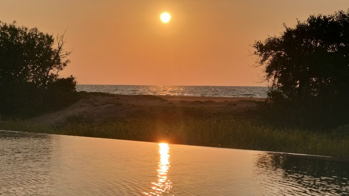 Kappalady: Toller Sonnenuntergang vom Infinity Pool aus