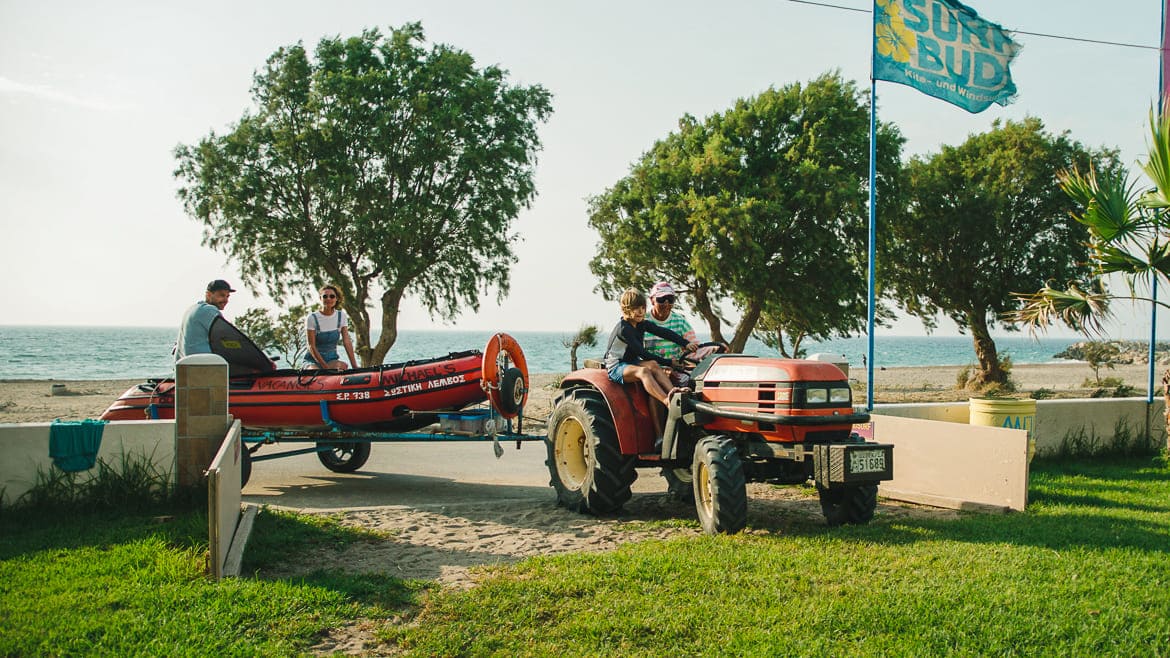 Rhodos Fanes: Der Traktor-Shuttle darf natürlich nicht fehlen Rhodos Fanes: Der Traktor-Shuttle darf natürlich nicht fehlen