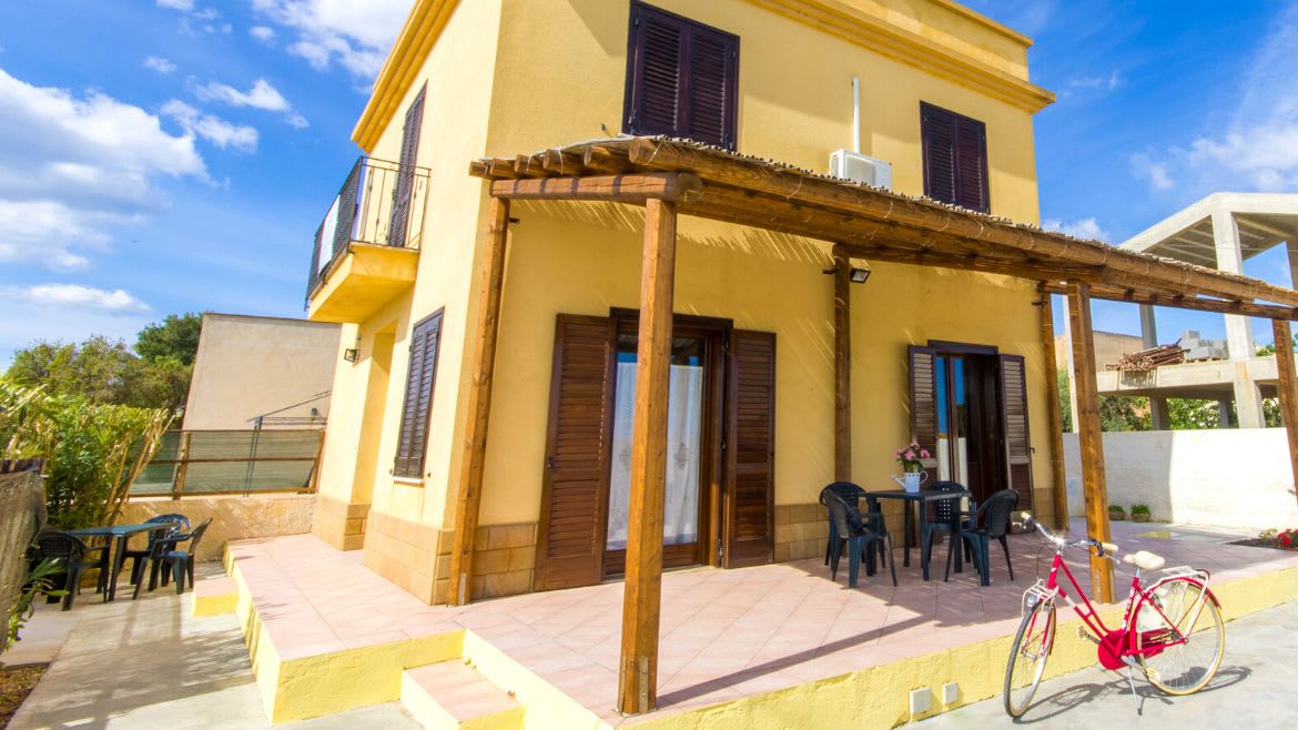 Marsala: Sitzbereiche im Außenbereich 