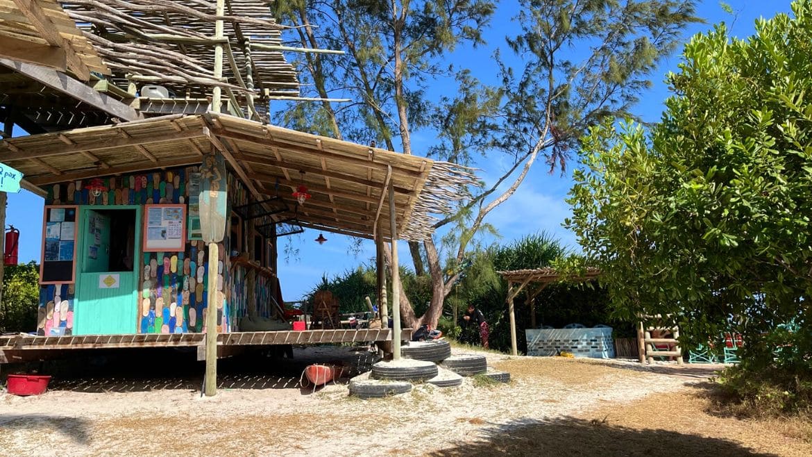Kilifi: Die Kitesurf Station liegt direkt neben der Beachbar Kilifi: Die Kitesurf Station liegt direkt neben der Beachbar