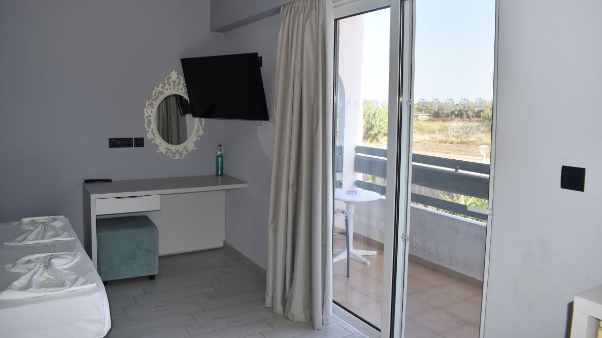 Theologos: Die Studios Meerblick verfügen alle über einen Balkon 