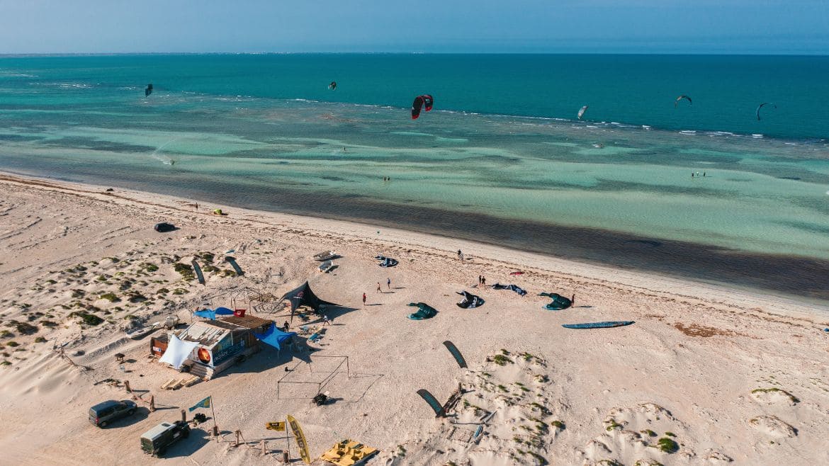 Zarzis: Direkt durch ein Riff vom offenen Meer getrennt Zarzis: Direkt durch ein Riff vom offenen Meer getrennt
