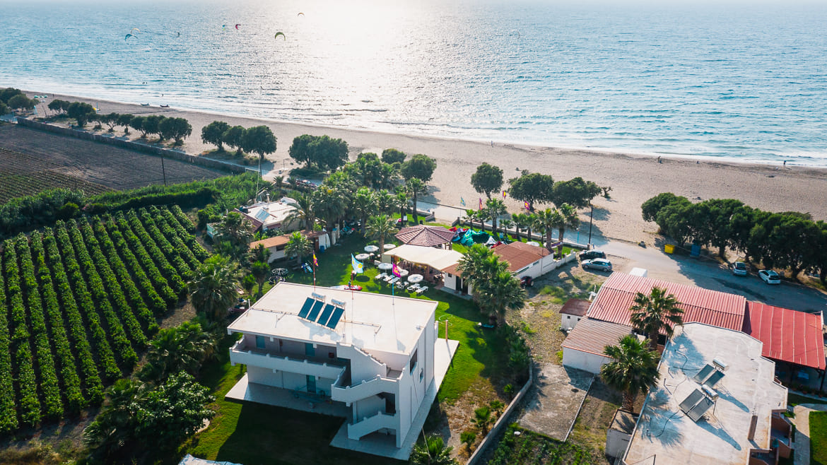 Fanes: Direkt hinter der Kitesurf Station gibt es auch einige Zimmer. Fanes: Direkt hinter der Kitesurf Station gibt es auch einige Zimmer.