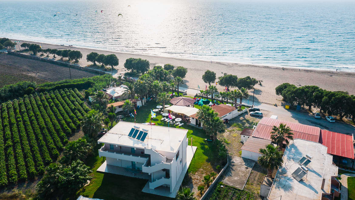 Fanes: Direkt hinter der Kitesurf Station gibt es auch einige Zimmer. Fanes: Direkt hinter der Kitesurf Station gibt es auch einige Zimmer.