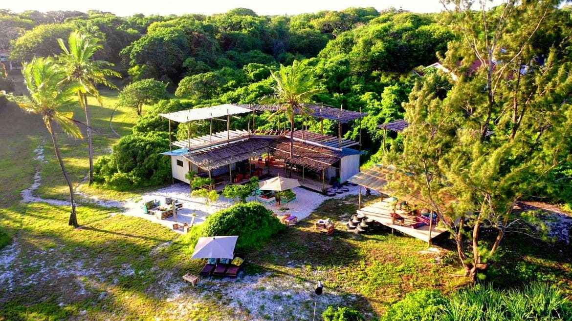 Kilifi: Drohnenaufnahme der Kitesurf Station und der dazugehörigen Beachbar