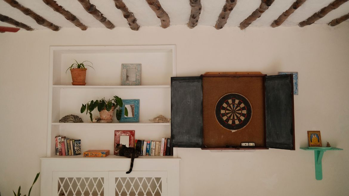 Kilifi: Eine Runde Dart im Gemeinschaftsbreich des Nebenhaus Kilifi: Eine Runde Dart im Gemeinschaftsbreich des Nebenhaus