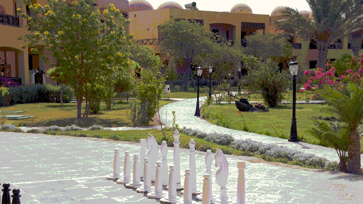 Hamata: Eine Partie Schach darf im Komforthotel auch nicht fehlen. Hamata: Eine Partie Schach darf im Komforthotel auch nicht fehlen.