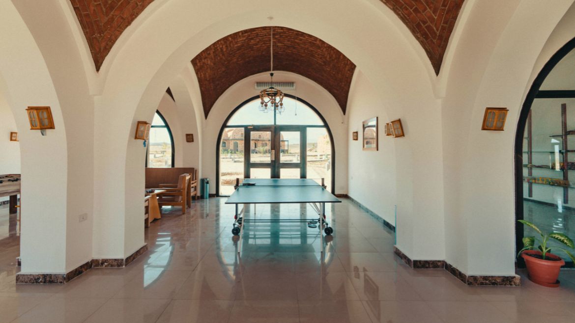 Hamata: Eine Runde Tischtennis nach einem erfolgreichen Kite-Tag