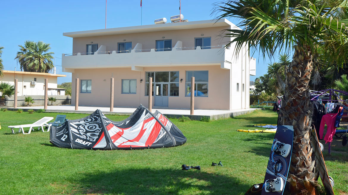 Rhodos Fanes: einige Zimmer liegen direkt hinter der Kitesurf Station Rhodos Fanes: einige Zimmer liegen direkt hinter der Kitesurf Station