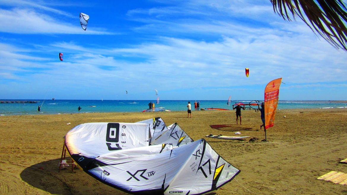 El Naaba: Erfolgreicher Windtag an der Kite- und Wing/Windsurf Station