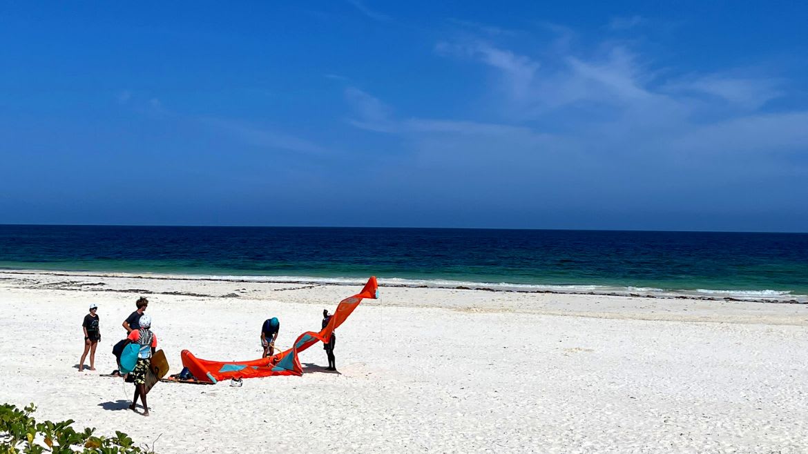 Kilifi: Erste Vorbereitungen für den Kite-Tag treffen Kilifi: Erste Vorbereitungen für den Kite-Tag treffen