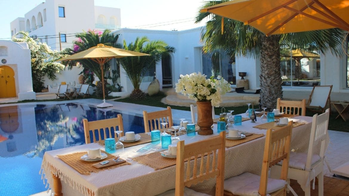 Zarzis: Essen direkt am Pool