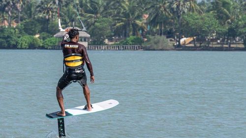 Kitesurfen: Foilen in Kalpititya Sri Lanka