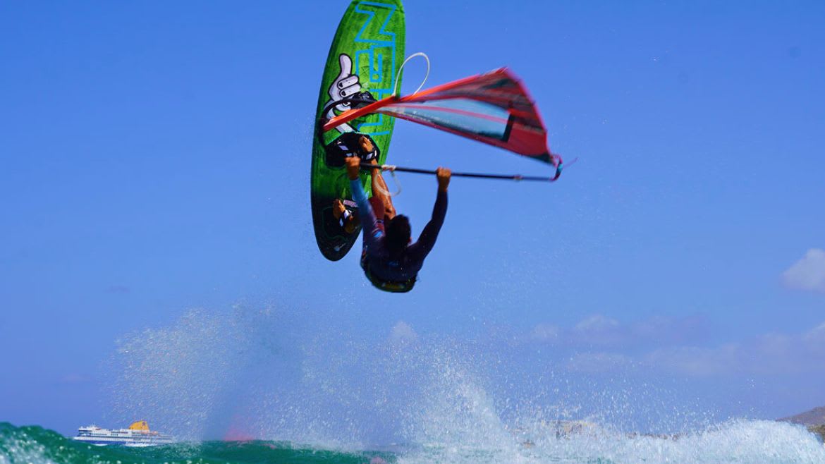 Naxos: Freestyle Paradies an der Wing- und Windsurf Station Naxos: Freestyle Paradies an der Wing- und Windsurf Station