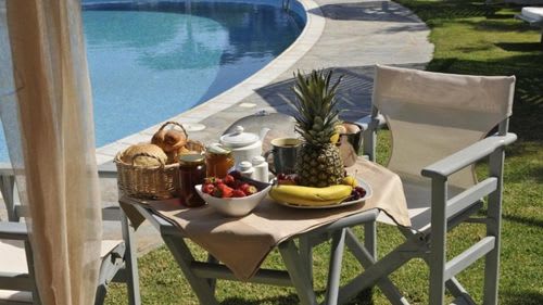Naxos: Frühstück am Pool