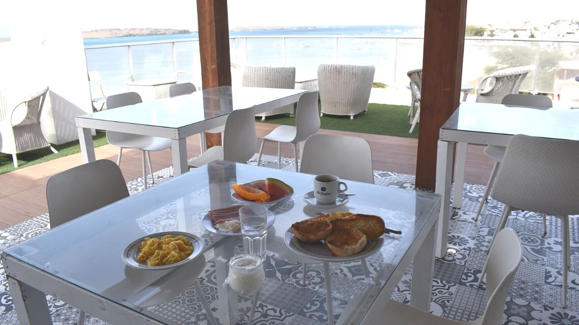 Boa Vista: Frühstück im Surfhotel mit Meerblick Boa Vista: Frühstück im Surfhotel mit Meerblick