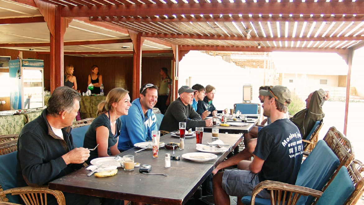 Hamata: gemeinsames Essen im Kite Hotel Hamata: gemeinsames Essen im Kite Hotel