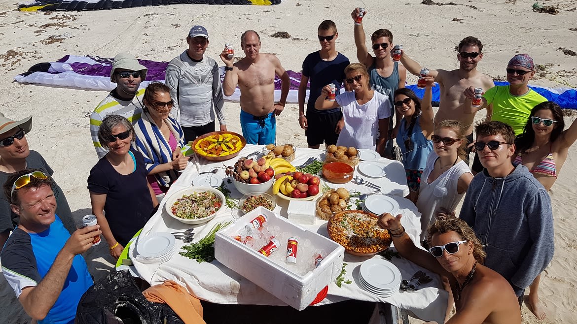 Djerba-Zarzis: gemütliches Essen während des Kite Camps Djerba-Zarzis: gemütliches Essen während des Kite Camps