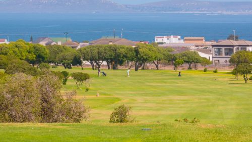 Langebaan: In Langebaan findet man erstklassige Golfplätze mit beeindruckenden Ausblicken.